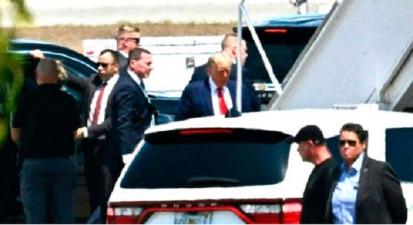 Expresidente Trump llegó a Nueva York para su cita con la justicia