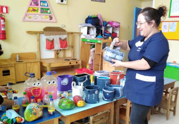 Donan elementos reutilizados a jardines infantiles de Chillán