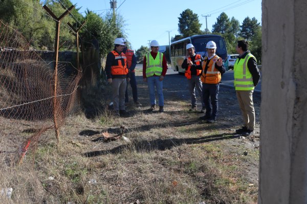 Inician traslado de postes para avanzar en reposición de ruta Bulnes-Quillón