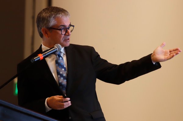 Ministro Marcel: “La economía ya ha empezado a crecer”