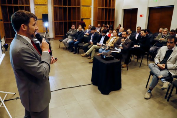Pardow presentó plan para enfrentar crisis eléctrica
