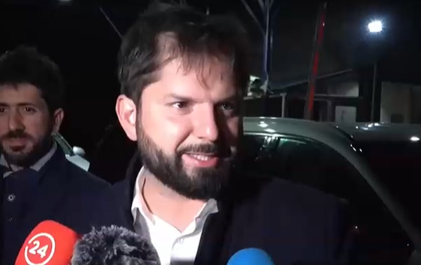 Presidente Gabriel Boric emite su voto en Punta Arenas