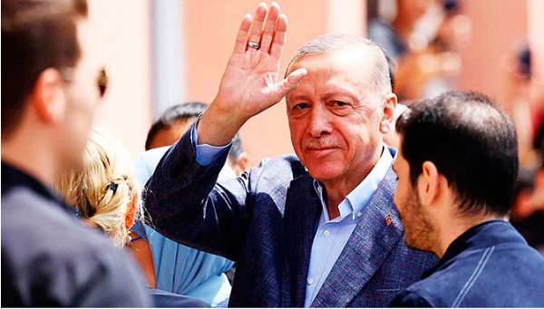 Erdogan deberá ir a segunda vuelta al obtener un 49,9% de los votos