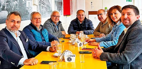 Gremios piden apoyo a senadora Carvajal para destrabar proyectos