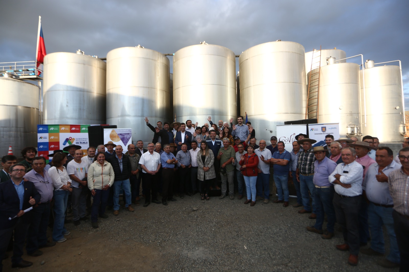 Inauguran 18 cubas en cooperativa vitivinícola de Quillón