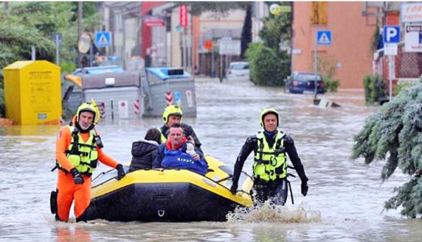 Al menos 9 muertos y miles de evacuados por inundaciones en el noreste de Italia