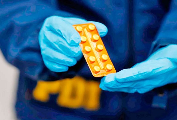 Advierten peligro en venta ilegal de medicamentos en Ñuble