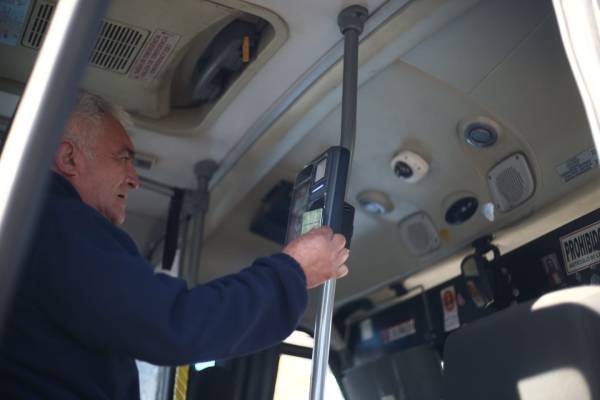 Comenzó instalación de validadores electrónicos en microbuses de Chillán