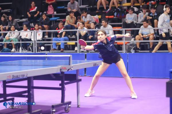 Isidora Barrios, promesa del tenis de mesa de Ch. Viejo y el Colegio PH