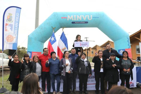 Después de 25 años de espera 22 familias recibieron llaves de la casa propia