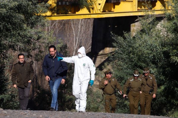 Interponen querella por atentado explosivo en puente en Confluencia