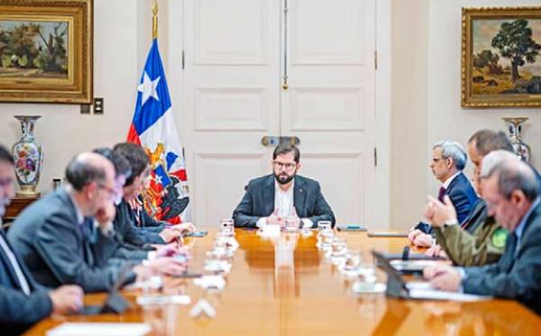 Boric denuncia filtración de audio de reunión privada