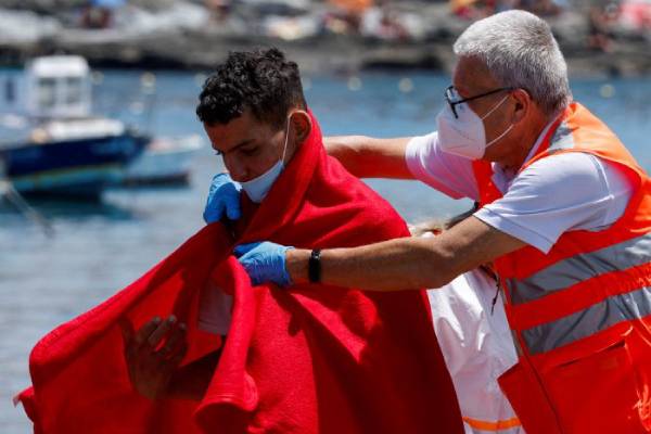 Al menos 79 migrantes mueren en un naufragio