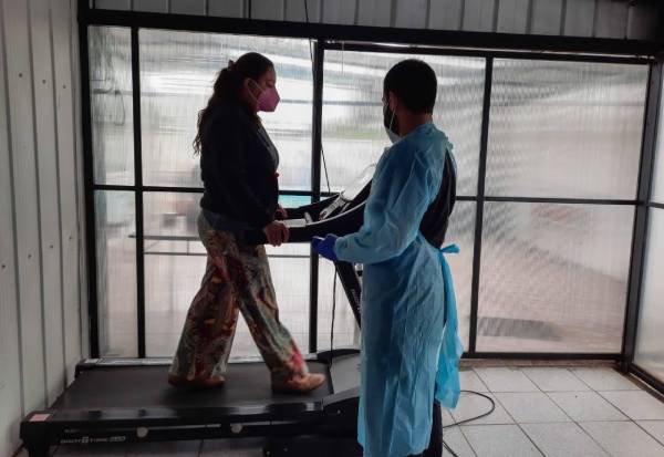 Más de 3.600 paciente del hospital de Chillán han recibido rehabilitación en sus domicilios