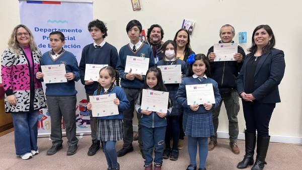Booktubers ñublensinos fueron reconocidos por el Mineduc