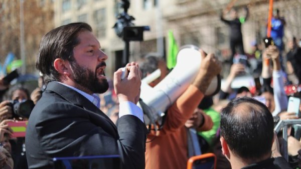 Boric ante protesta de comités aseguró que se van a construir 260 mil viviendas