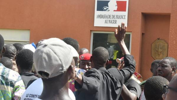 Golpistas de Níger acusan a Francia de querer “intervenir militarmente”