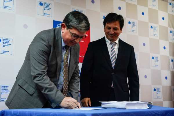 Ingeniero comercial asume como nuevo director del hospital de San Carlos