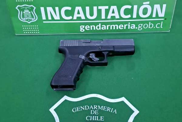 Sorprenden con un arma a imputado por robo en tribunal de San Carlos