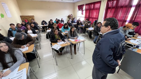 Cerca de 3.500 ñublensinos esperan concluir sus estudios básicos y medios