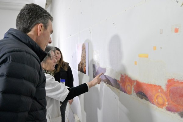 Mural de Escámez en la Municipalidad de Chillán tiene 12 capas de pintura