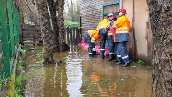 Desborde de río Chillán movilizó a equipos de emergencia en la capital regional