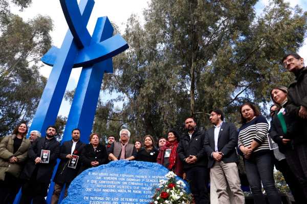Víctor Heredia recordó en el Puente El Ala a las víctimas de la represión