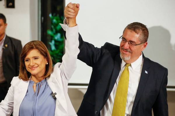 Tribunal electoral de Guatemala proclamó a Bernardo Arévalo