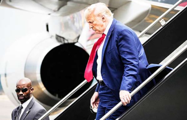 Trump comparece ante la justicia acusado de “conspiración”