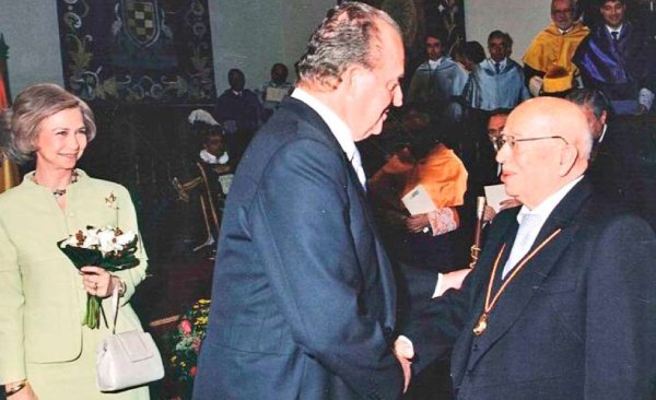 Casa Gonzalo Rojas conmemora los 20 años del Premio Cervantes