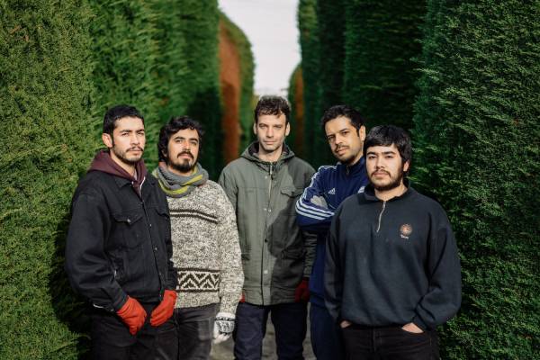 Ases Falsos se presenta en el Teatro Municipal