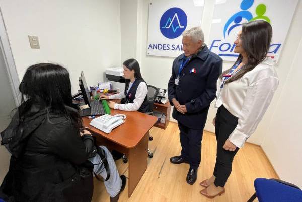 Fonasa abre punto de venta de bonos en Clínica Andes Salud
