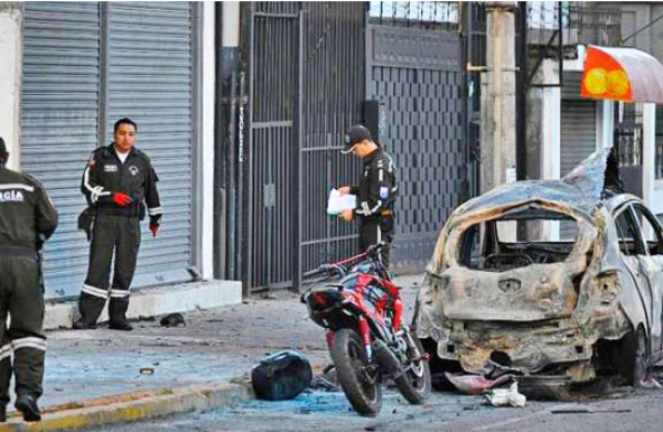 Ecuador: explosiones de coches bomba y motines carcelarios
