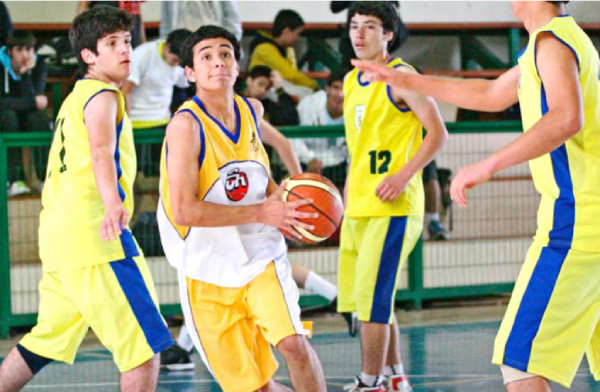 Campeonato municipal de básquetbol reúne a 14 escuelas de Chillán