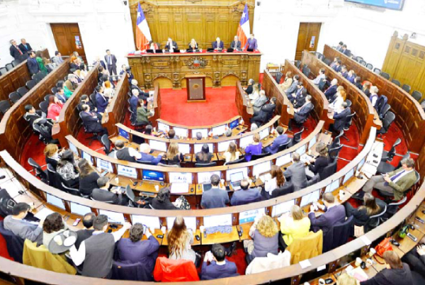Surgen sorpresas en primera jornada de votación en el Consejo Constitucional
