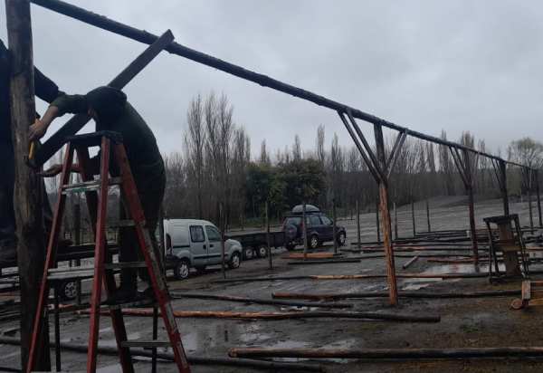 Foto del lector: Inicio de construcción de ramadas en Quillón