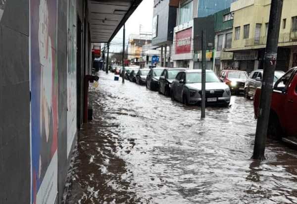 Intensas lluvias fueron causadas por onda frontal junto a río atmosférico