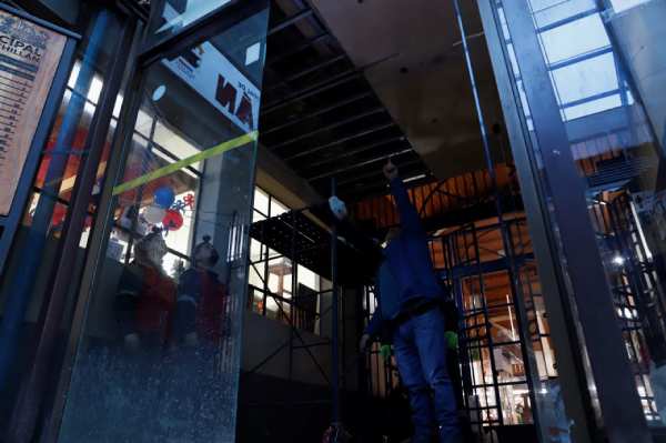 Centros comerciales, hospital y establecimientos solo reportaron daños menores