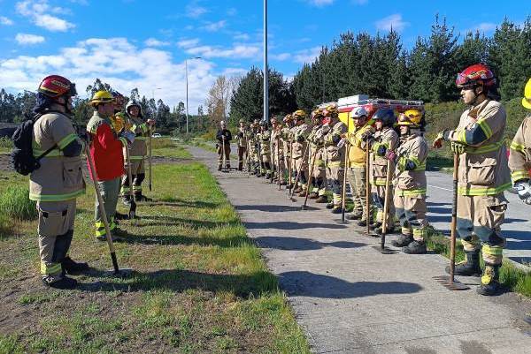 Inicia capacitación de bomberos para combatir incendios forestales