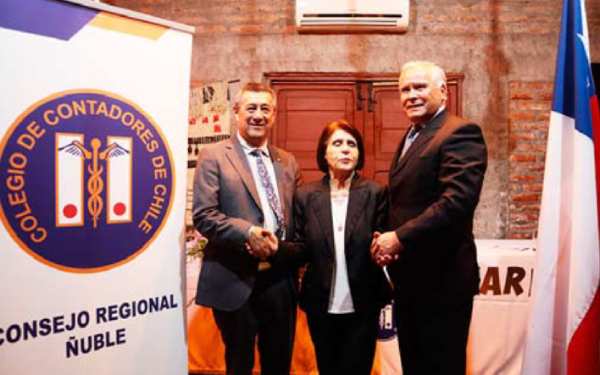 Colegio de Contadores reconoció a socios destacados