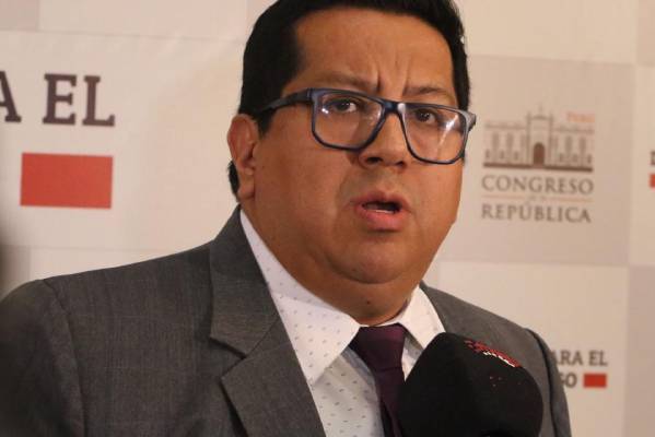 Perú: ministro de Finanzas reconoció que el país está en recesión económica