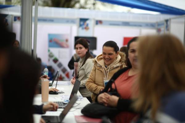 Aún quedan vacantes: extienden vía online feria laboral realizada en Chillán