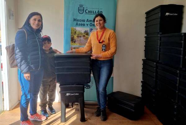 Municipio ha entregado 239 kits de compostaje a vecinos de Chillán