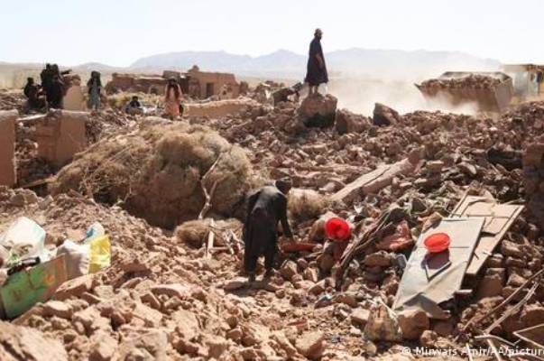 1.000 muertos y 2.400 heridos deja terremoto en Afganistán
