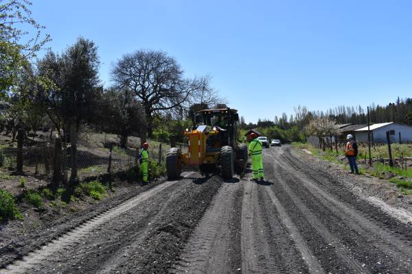 Destacan ejecución de obras en 24 caminos y seis puentes de Ñuble