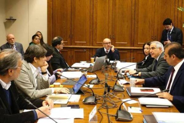 Comisión de Salud aprobó idea de legislar la ley corta de Isapres