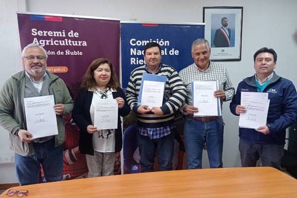 Entregan recursos para limpieza y desembanque de los canales Chacayal y Rinconada de Cato