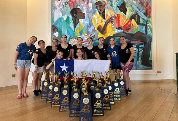 Bailarinas de San Nicolás brillan en campeonato internacional en Punta Cana