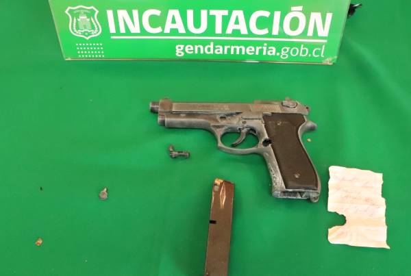 Encuentran pistola en cárcel de Yungay que fue lanzada desde la calle