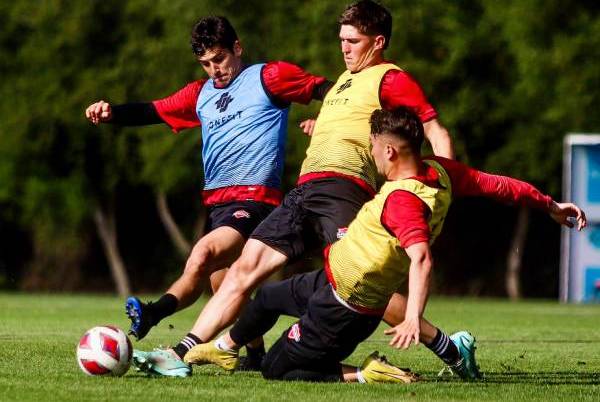 El “Rojo” prepara su amistoso ante Iquique y Caputto confirma a Vilches en reemplazo de Rubio